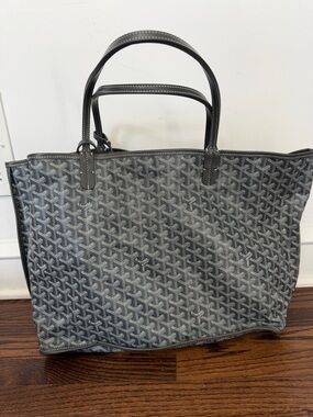 NWOT: Gray Chevron Monogram Patterned Tote Bag, Large